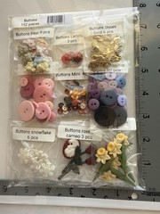152 pieces BUTTONS Lot Bear Ladybug Shoes Snowflake Roses Daffodils Button