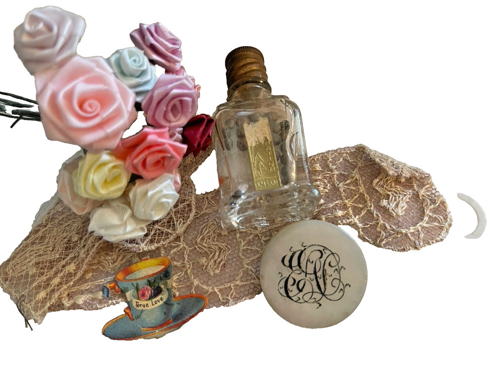 Romantic Decay Vintage Vignette Lace @ Roses Sentimental Keepsakes