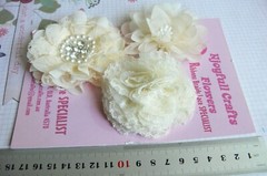 CREAM Fabric Lace Organza – Pearl/Rhinestone Centre 3 Flower Mix 65-85 mm MH