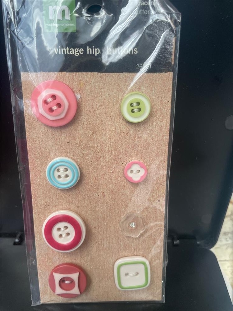 NEW Making Memories 8 vintage hip buttons GRACEN set from 2005 Free USA Ship
