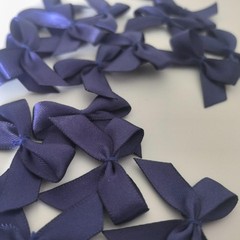 Micomon 50pcs 1.2-Inch Mini Bows for Crafts Satin 3/8″ ribbon, navy