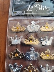 La Petites 3-D Stickers GOLD & SILVER KING AND QUEEN CROWNS ST3