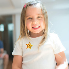 1.5″ Large Holographic Gold Star Stickers for Kids Reward, 500 Pcs Foil Star Met