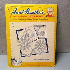 VTG MCM Transfer Pattern Hot Iron On Aunt Martha’s Large Daisy Floral Flowers