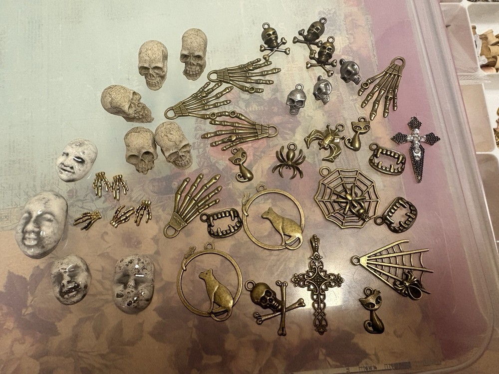 ***LOT OF SKULL AND GOTH EMBELLISHMENTS FOR MIXED MEDIA/SCRAPBOOK ART/JEWELRY***