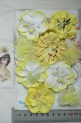 YELLOW LEMON & WHITE Mix 6 Styles = 9 PAPER & SILK Flowers 40-55mm across VE2 MH