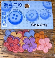 Dress it up Memory Mates- Oppsy Daisy – Flowers Buttons Scrapbook Embellishments