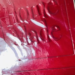 Embossed seals ‘Home Made’ Self Adheisve Red quantity 36 NEW