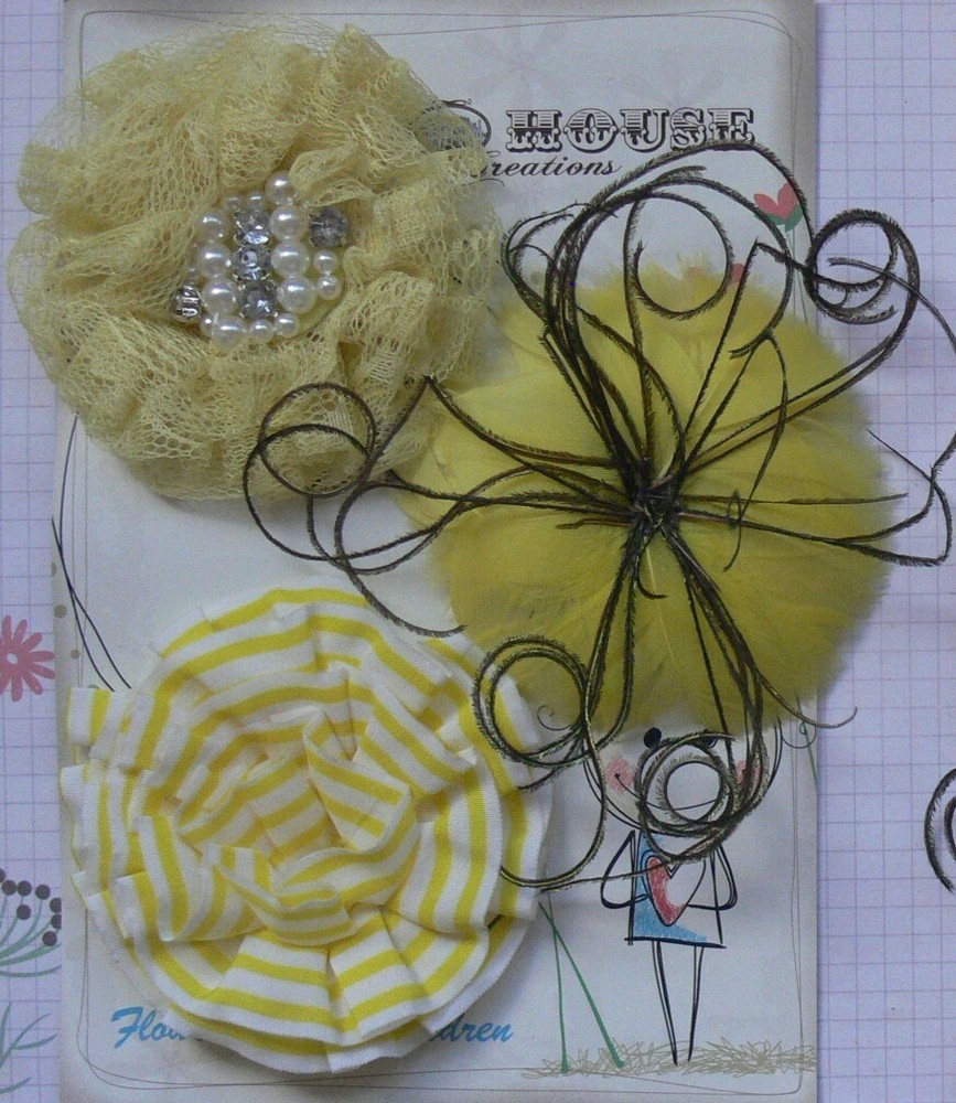 YELLOW Feather & WHITE Fabric Lace 3 Flower Pk – Fascinator 60-75mm Manor House