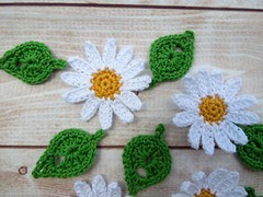 Crochet Flower Daisy Leaves Applique Embellishment White Yellow Green 12 pcs