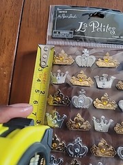 La Petites 3-D Stickers GOLD & SILVER KING AND QUEEN CROWNS ST3