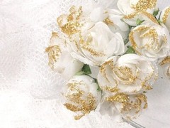 WHITE & GOLD Glitter Mini ROSES – 12 Pk FABRIC 20mm Across Wire Stems 5-7cm MHZ