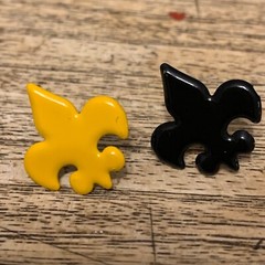  Fleur de Lis Brads (98) Yellow Cub Boy Scouts and (100) Black purple lucite box