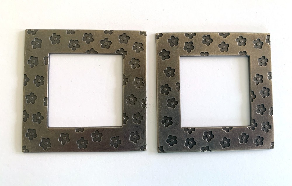 Lot of 2 Making Memories FLOWERS SQUARE CHARMED FRAMES 2-1/4″ X 2-1/4″
