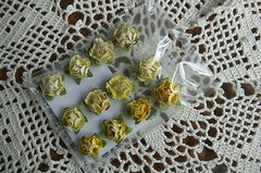 CAMEO Rose SUNSHINE YELLOW 20mm x 12 Mixed colour Flowers PAPER Prima