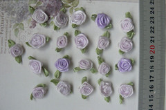 SATIN 12-15mm 21 LILAC LAVENDER ROSES with 25mm long Satin Green Leaves VerCpbrd