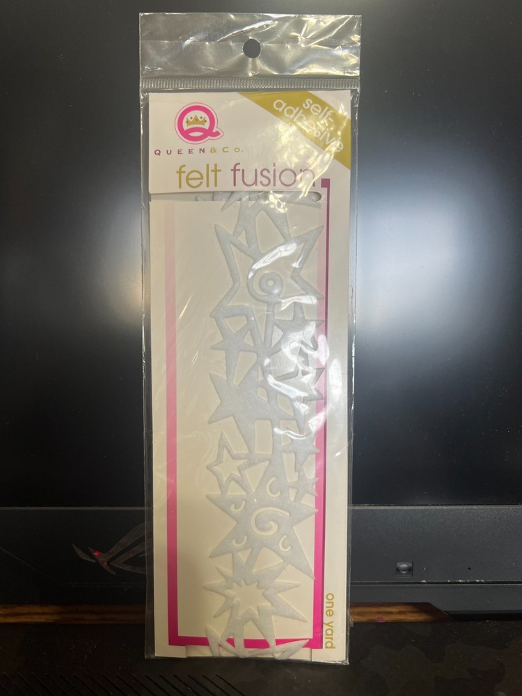Felt Fushion Border / Scrapbooking / Paper Crafting