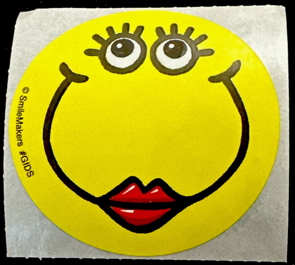 HAPPY FACE STICKER✨😘🥰😘🥰😘✨2 1/2” X 2 1/2”✨VERY CUTE✨😍✨
