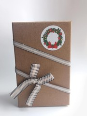 Scratch-Resistant 150 Pack of 2-Inch Round Christmas Stickers for Any Packaging
