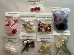 152 pieces BUTTONS Lot Bear Ladybug Shoes Snowflake Roses Daffodils Button