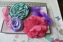 GREEN WHITE PINK PURPLE 55-75mm Across 3 Cotton & Organza Flowers& Feathers SF2D