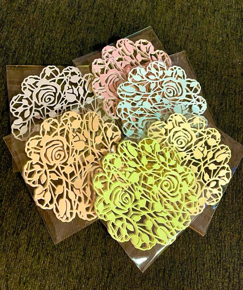 Roses Doily, 1 pack of 5pcs. Material double sided cardstock.