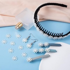 100 Pcs Tiny Glitter Christmas Snowflakes ABS Pearl-like Snowflake White Garland