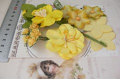 SUNSHINE Yellow & Green Mix 5 Styles = 13 PAPER & SILK Flowers 15-50mm acrossVC1