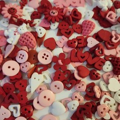 UNUSED Decorative Buttons HEARTS LOVE VALENTINE PINK RED Crafts Sewing Scrapbook