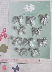 Satin Bows 2cm – 20 SILVER METALLIC Bows – Green Tara A