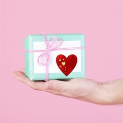 2500 Red Heart Shape Stickers with Gold Foil – 1.5″ for Valentine’s Day, Party D