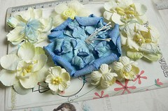 SEASIDE BLUE & IVORY – 9 Flowers 20-80mm 6Styles PAPER & SILK VE1 MH