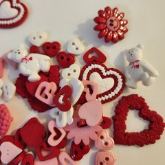UNUSED Decorative Buttons HEARTS LOVE VALENTINE PINK RED Crafts Sewing Scrapbook