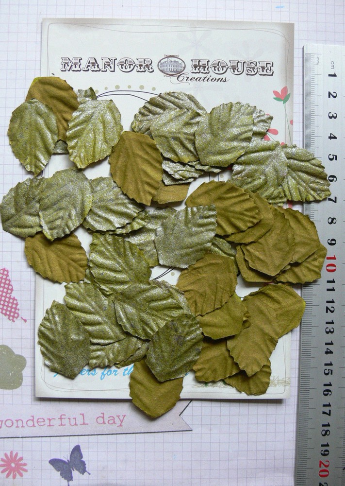 LEAVES SILVER GREY & OLIVE GREEN 50PkPaper – MED 35mmLong x 25mmWide Manor House