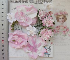 SOFT PINK & WHITE – 9 Flowers & 5 Rose Buds 6 Styles = PAPER Flowers 5-55mm VB4