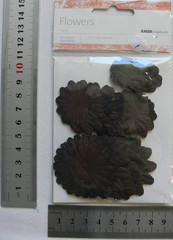 Mulberry Paper Daisies Mix DARK CHOCOLATE 60Pk 3Sizes 2.5, 3.5 & 5cm Kaisercraft