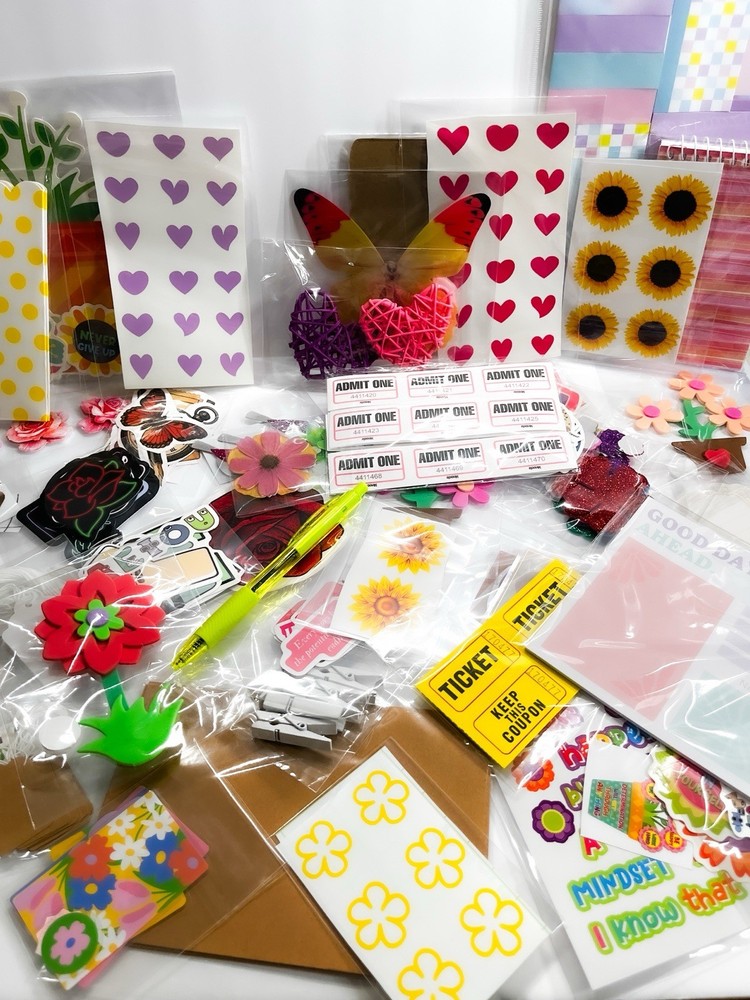 Junk Journal kit Complete With Notebook 200+ Piece