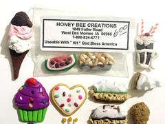 HONEY BEE +? 26 PCS FOOD CAKE & PIES CRAFT 3D FLAT BACK BUTTON EMBELLISHMENTS