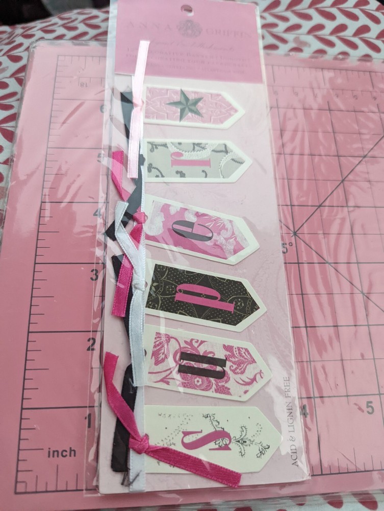 Anna Griffin Elegant Embellishments 12-in decorative banner Dorothy Super