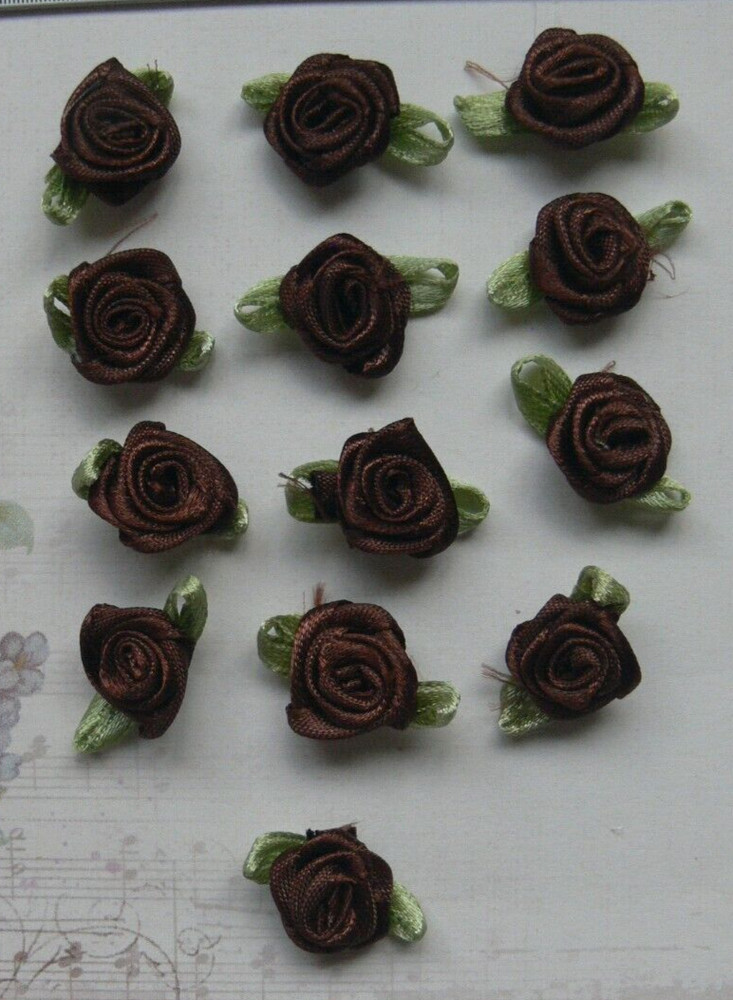 SATIN 12-15mm 13 DARK BROWN ROSES – 25mm long Satin Green Leaves VerCpbrd