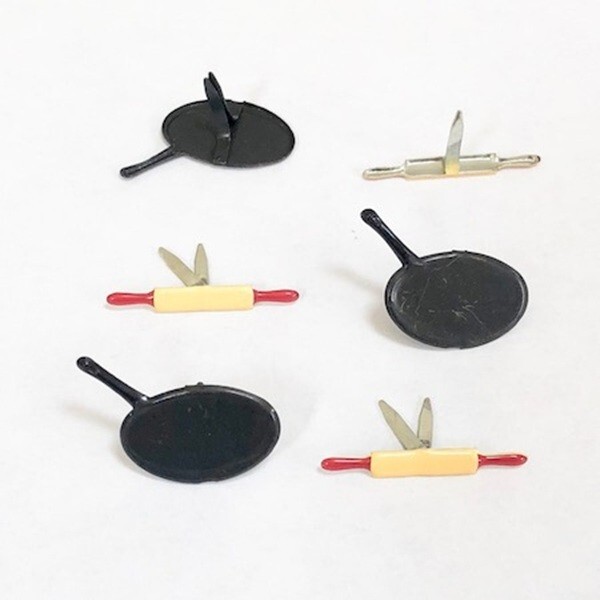 PANS & ROLLING PIN SCRAPBOOKING DECORATIVE BRADS EYELET OUTLET 8 PCS