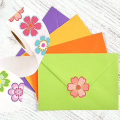 500 Pcs Floral Shape Stickers Roll 1.2 Inch Waterproof Self-Adhesive Labels