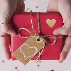Hybsk Kraft Heart Stickers Valentine’s Day Crafting Scrapbooking 30mm Adhesive