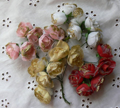 WHITE & GOLD Glitter Mini ROSES – 12 Pk FABRIC 20mm Across Wire Stems 5-7cm MHZ