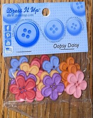 Dress it up Memory Mates- Oppsy Daisy – Flowers Buttons Scrapbook Embellishments