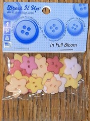 Dress it up Memory Mates- In Full Bloom – Flower Button Scrapbook Embellishments
