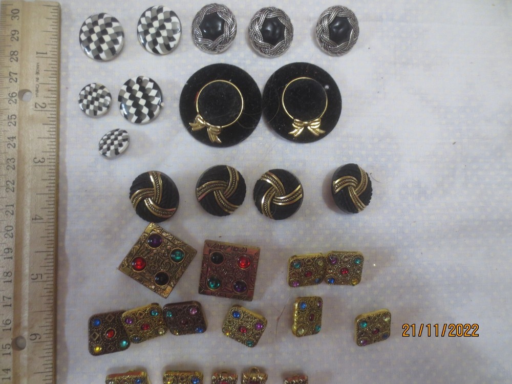 29 Vintage Crafting Buttons Fancy – Black Hats Rhinestone Silver & Gold tone
