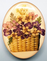 BUTTERMILK LANE Real Pressed Flower Brooch Signed Ruth Wales 1 5/8″ x 1 1/4″