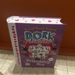 DORK DIARIES: FRIENDSHIP KIT By Rachel Renee Russell Hardcover Scrapbook Rare