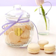 300 Pcs Embossed Gold Foil Stickers with Heart and Garland Pattern for Sealing
